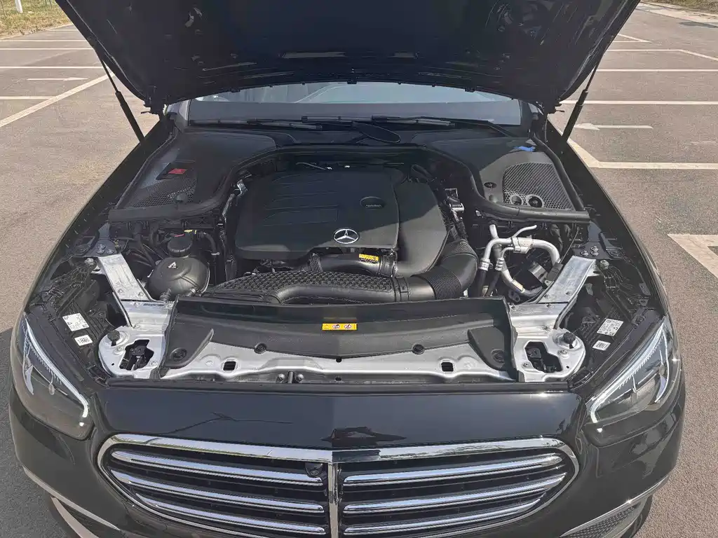 Mercedes-Benz E-Class — миниатюра 8