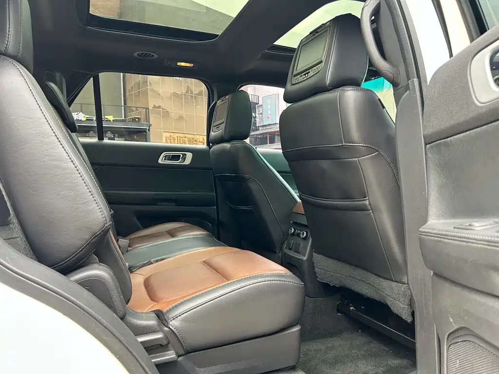 Ford Explorer (Import) — миниатюра 12