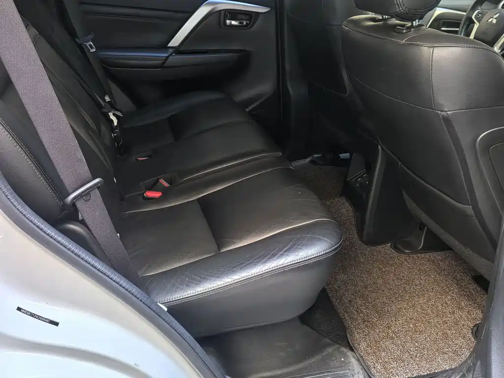 Mitsubishi Pajero Sport (Import) — миниатюра 12
