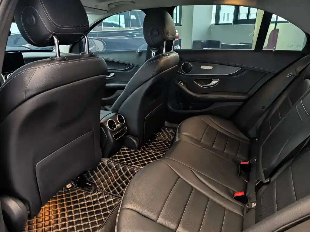 Mercedes-Benz C-Class — миниатюра 12