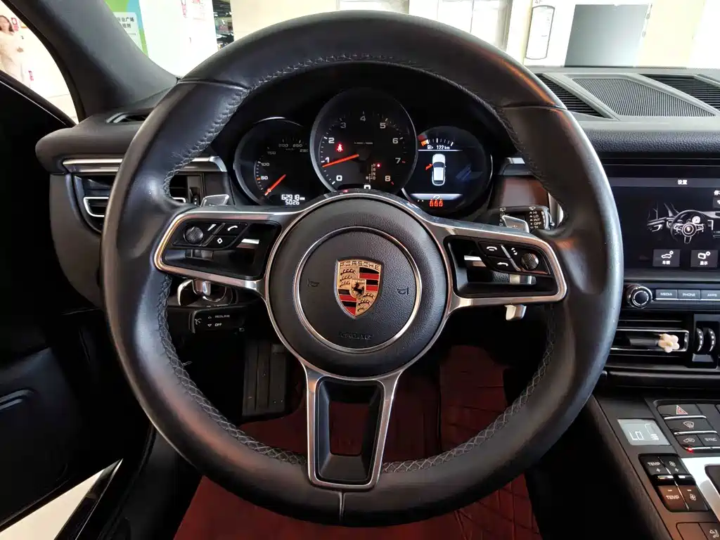 Porsche Macan — миниатюра 19
