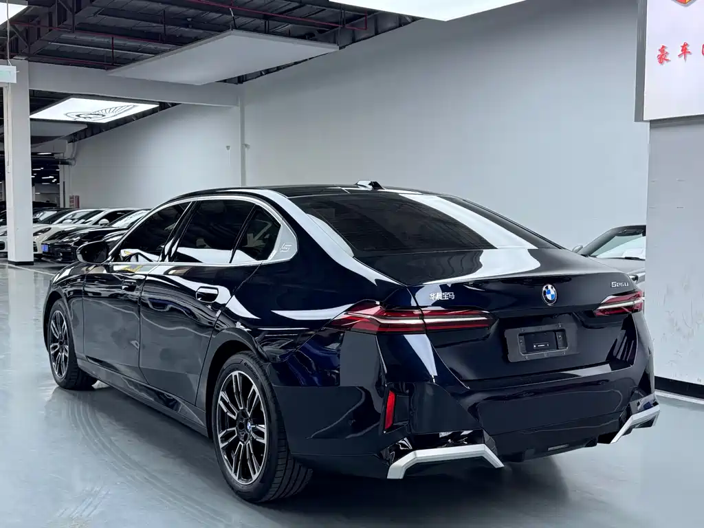 BMW 5 Series — миниатюра 21