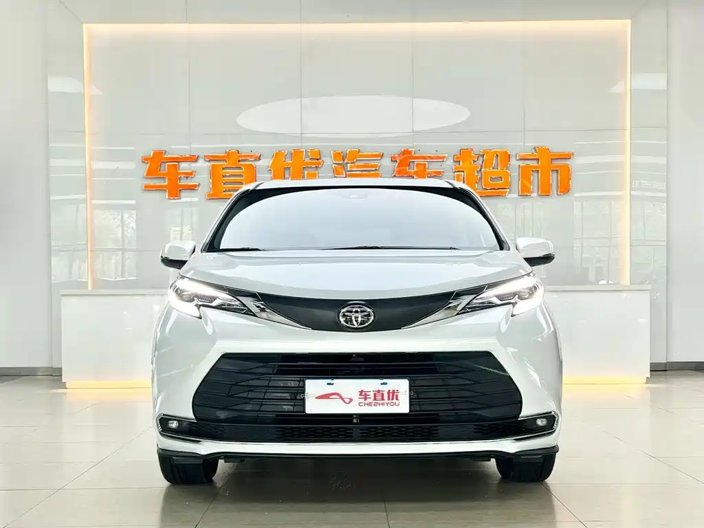 Toyota Sienna — миниатюра 3