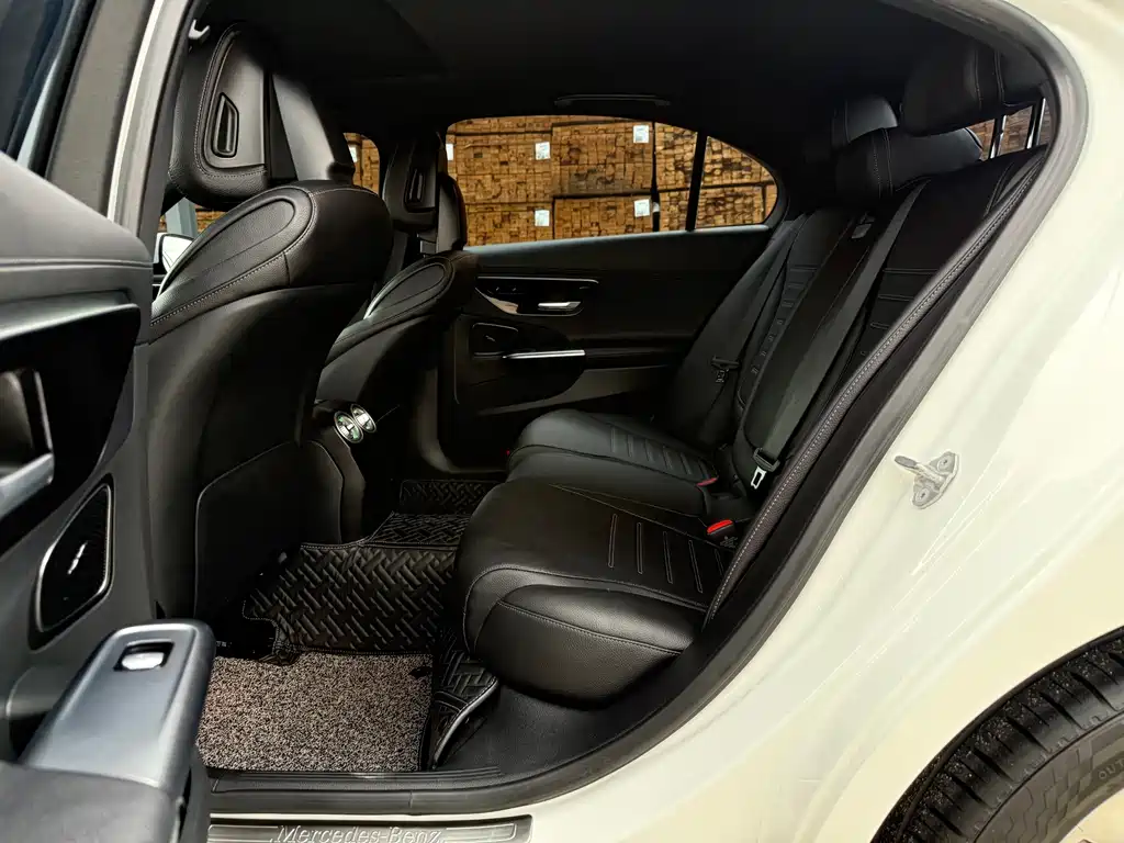Mercedes-Benz C-Class — миниатюра 12