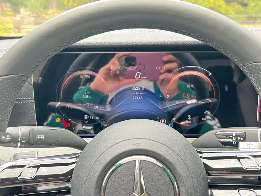 Mercedes-Benz E-Class — миниатюра 16