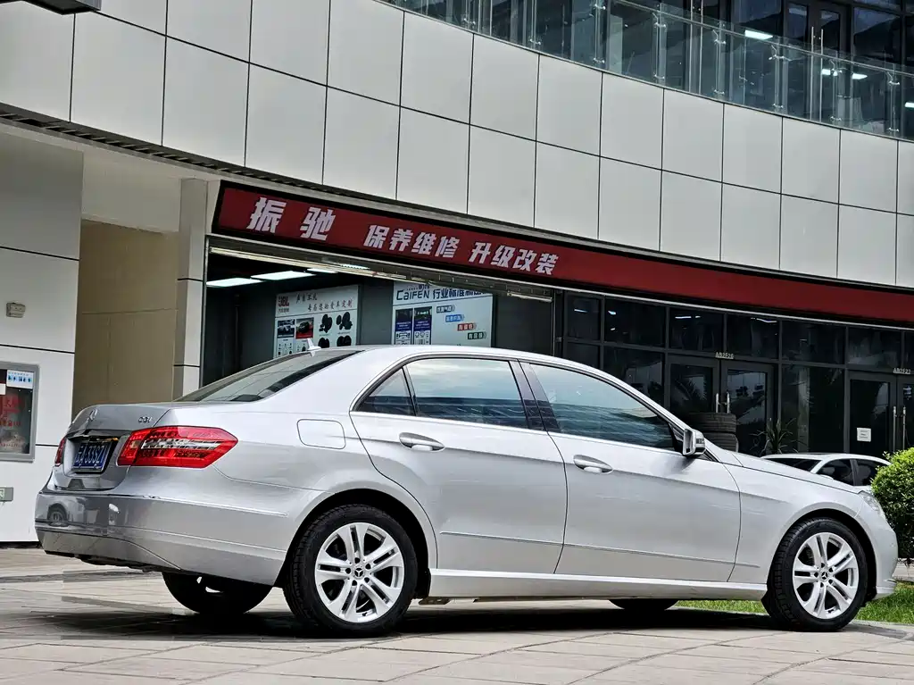Mercedes-Benz E-Class E 2010 E 200 CGI
