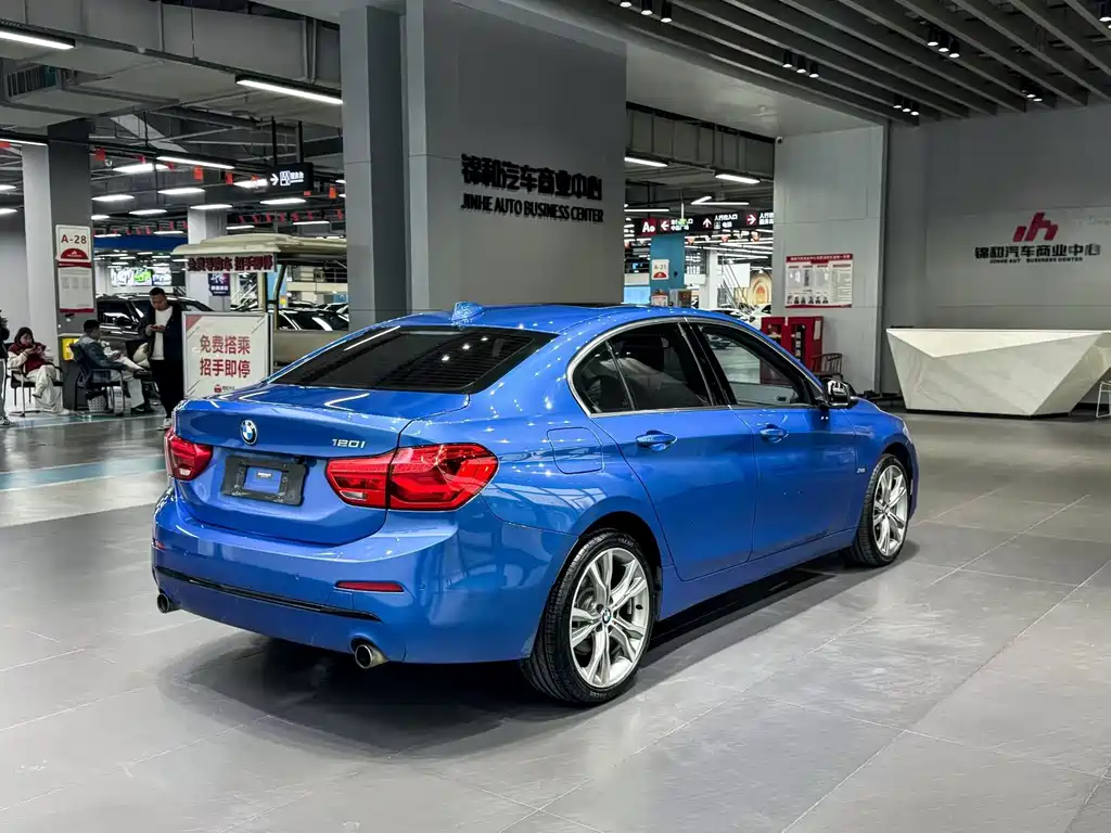 BMW 1 SERIES