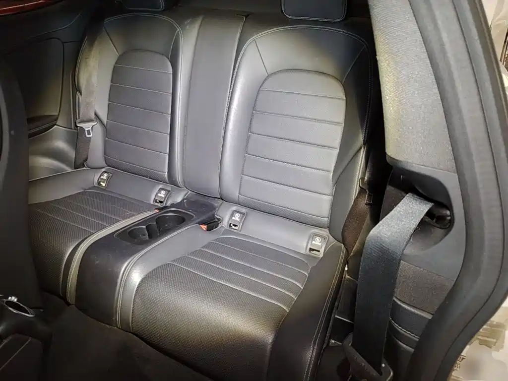 Mercedes-Benz C-Class (Import) — миниатюра 17