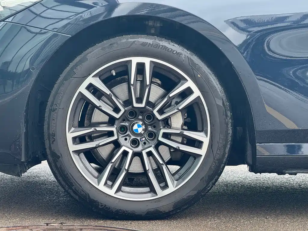 BMW 5 Series — миниатюра 4