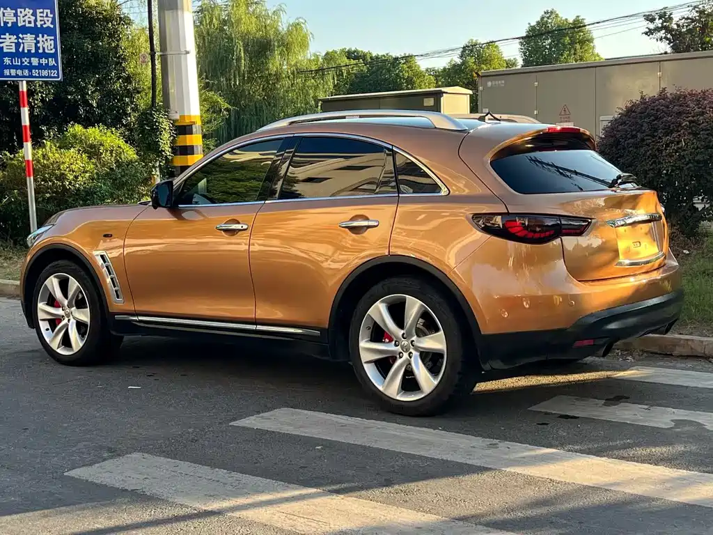 Infiniti FX FX35 Gold Fashion Beyond Edition, фото 4