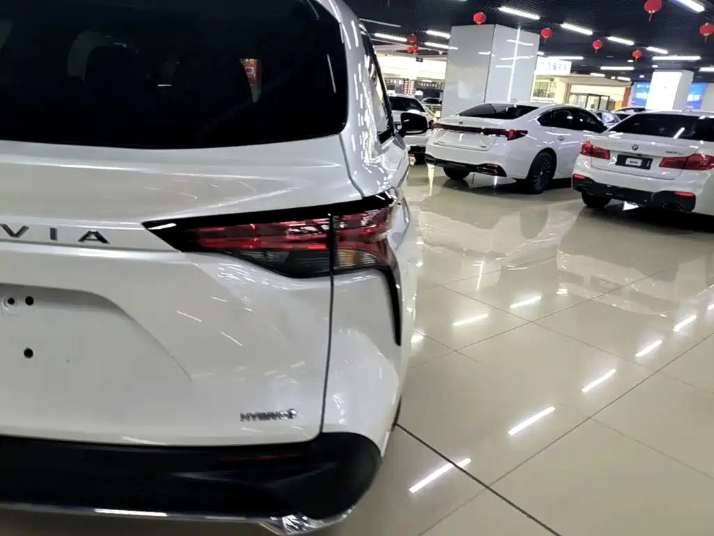 Toyota Granvia — миниатюра 8