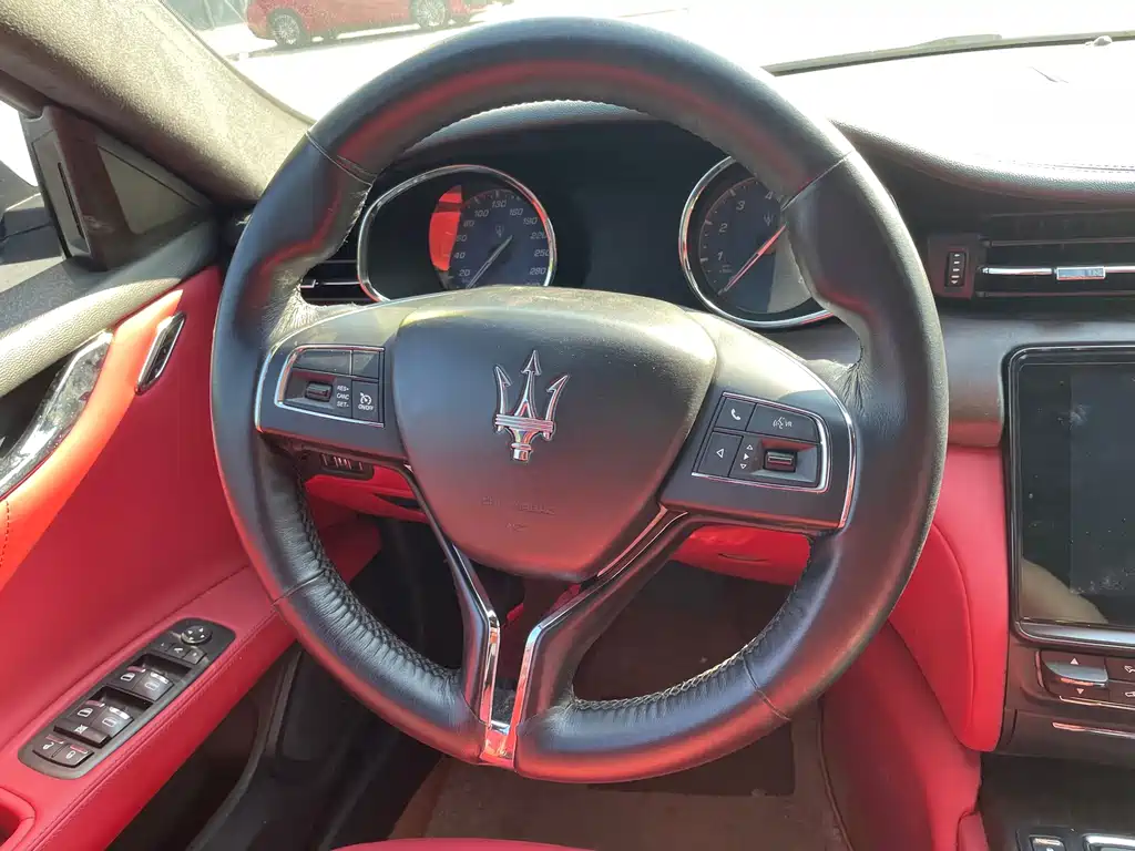 Maserati Quattroporte — миниатюра 13