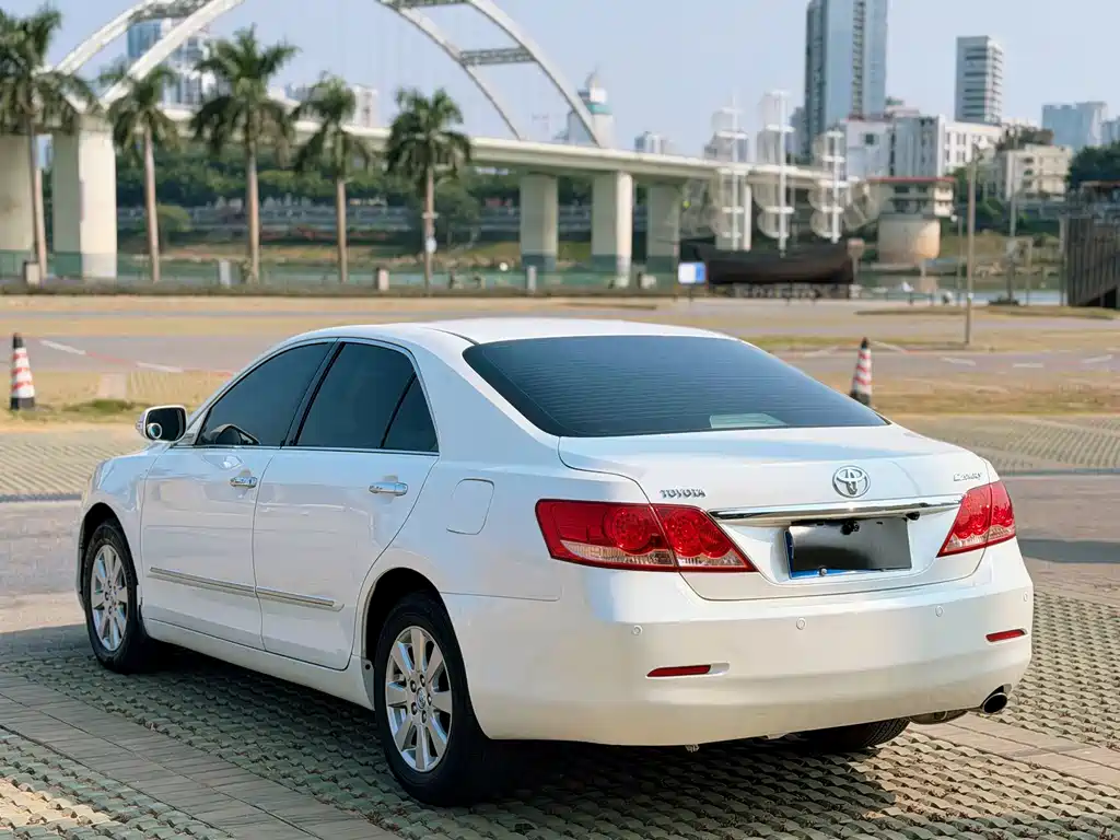 Toyota Camry — миниатюра 10