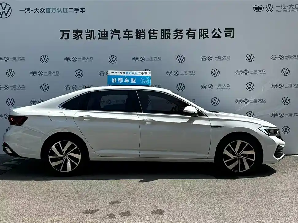 Volkswagen Sagitar 2023 300TSI DSG