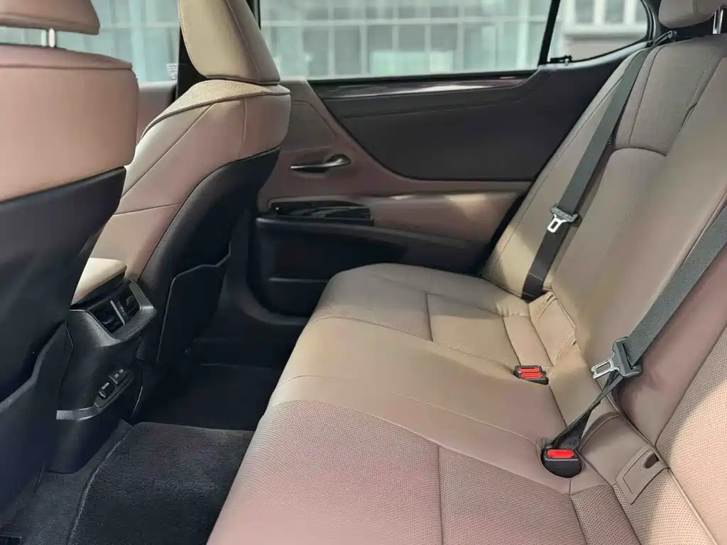 Lexus ES 2022 300h Premium