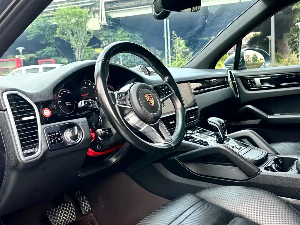 Porsche Cayenne — миниатюра 12