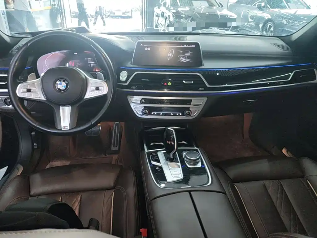 BMW 7 Series — миниатюра 10
