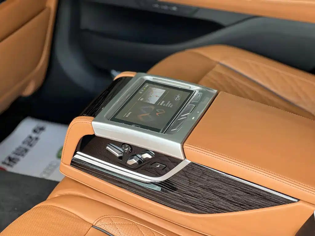 BMW 7 Series — миниатюра 14