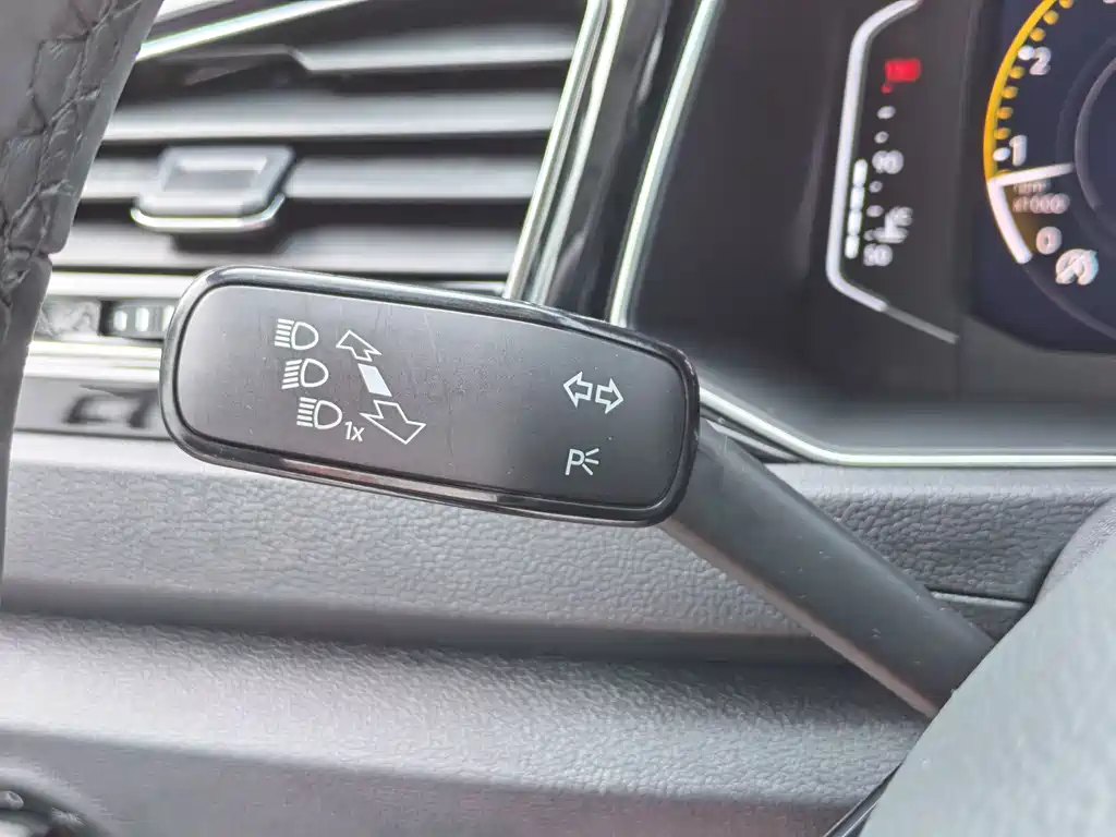 Volkswagen T-Roc — миниатюра 15