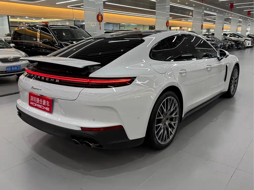 PORSCHE PANAMERA