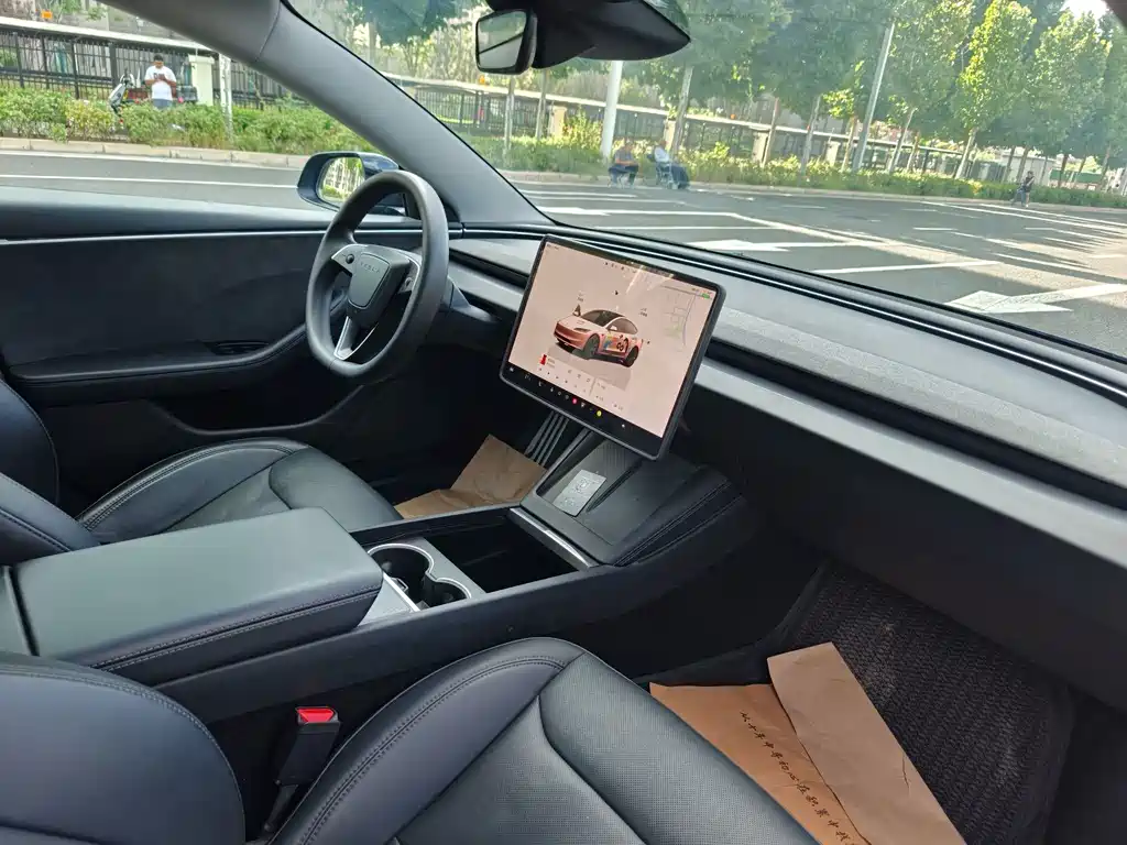 Tesla Model 3 — миниатюра 10