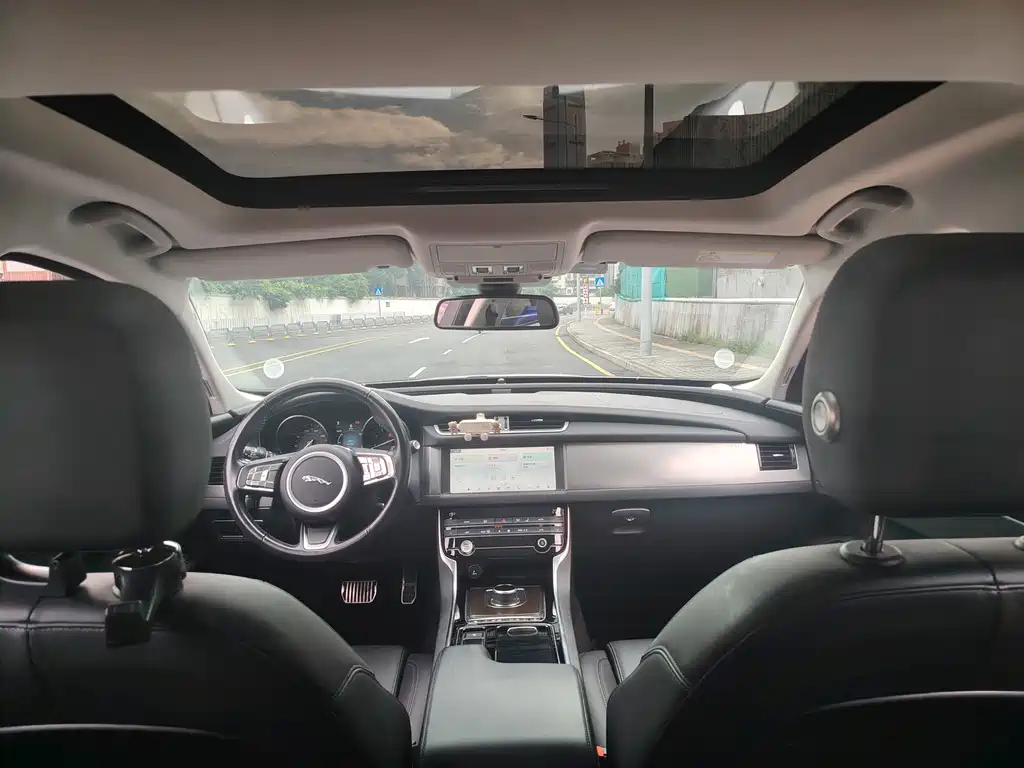 Jaguar XFL — миниатюра 14