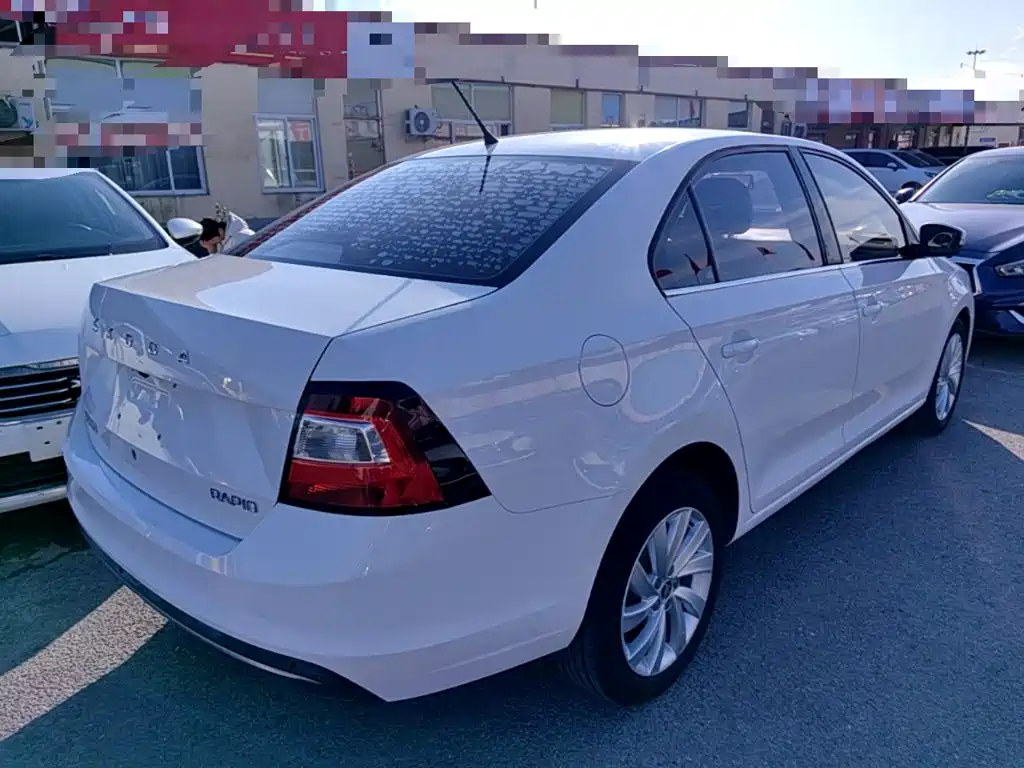 Skoda Rapid — миниатюра 7