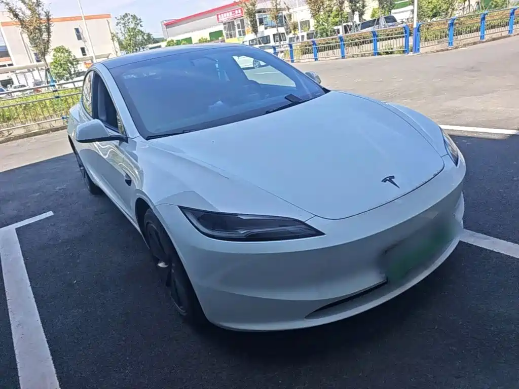 Tesla Model 3 — миниатюра 4