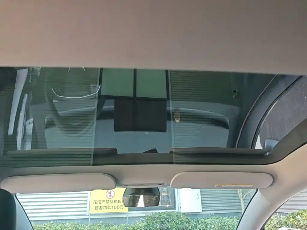 Tesla Model 3 — миниатюра 18