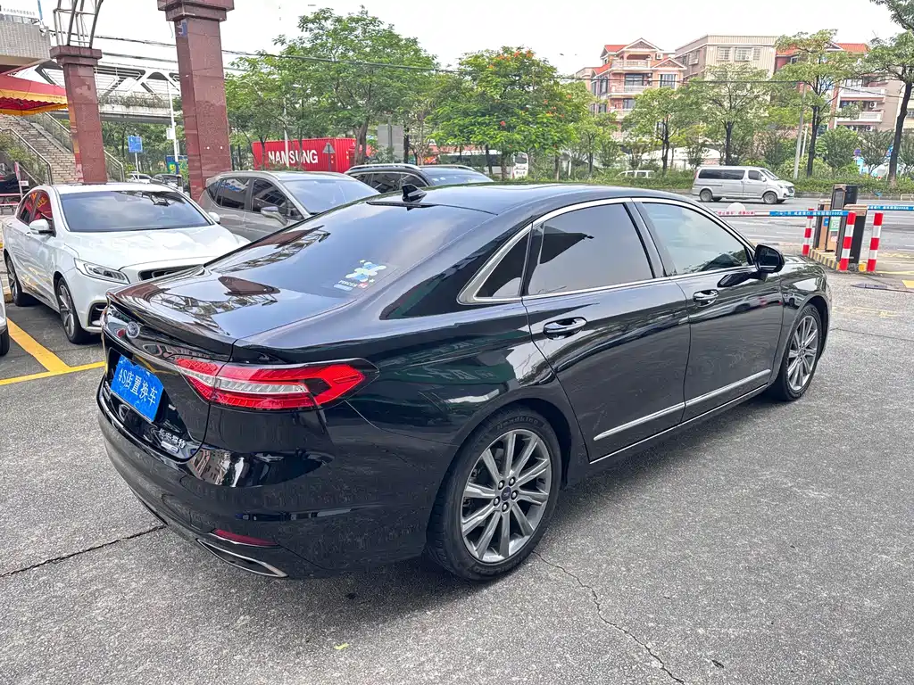 Ford Taurus — миниатюра 5