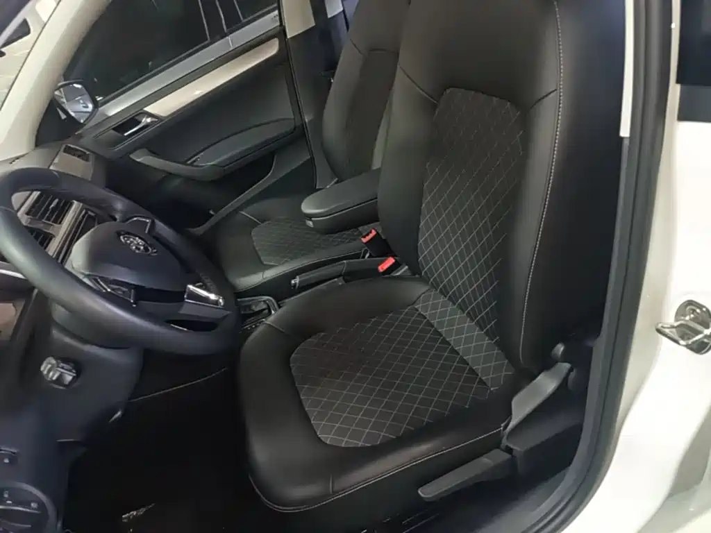 Skoda Rapid — миниатюра 15