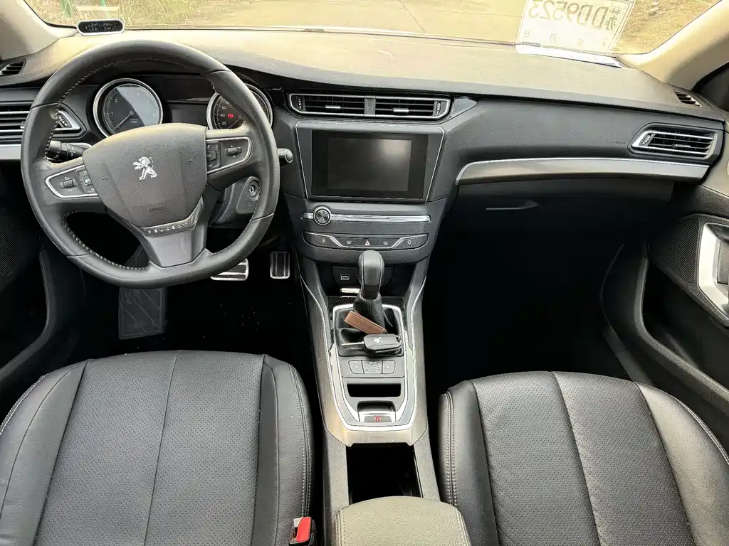 PEUGEOT 408