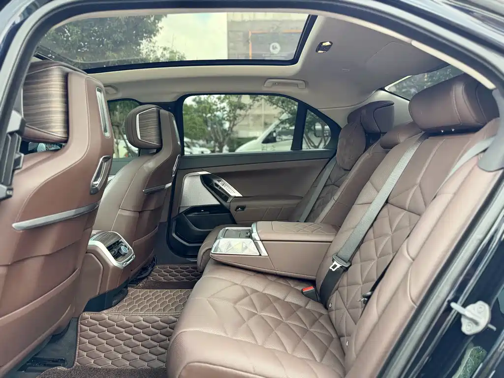 BMW 7 Series — миниатюра 15