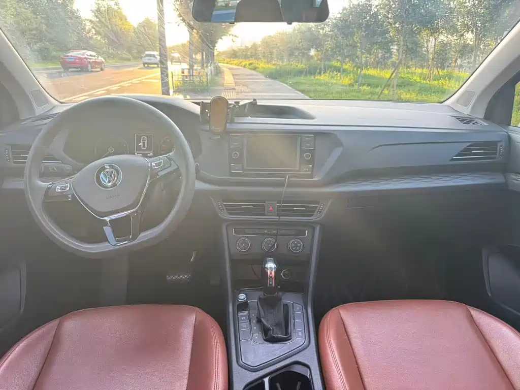 Volkswagen Tharu - фото 6