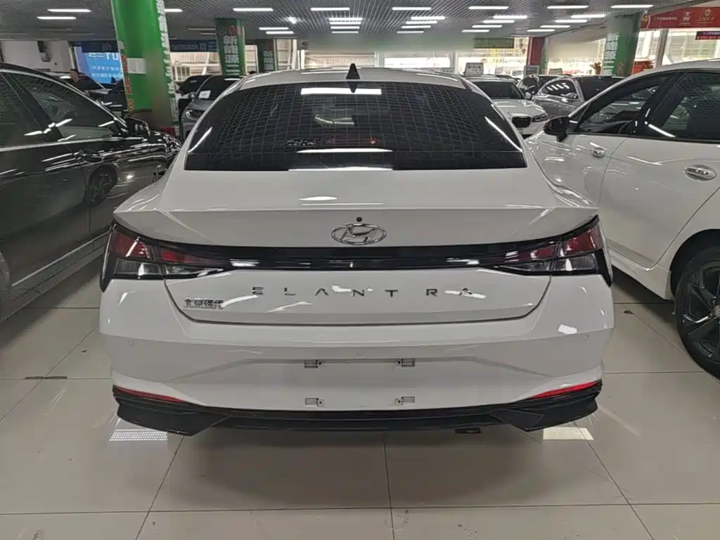 Hyundai Elantra — миниатюра 6