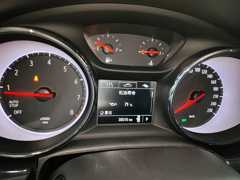 Buick Verano — миниатюра 12