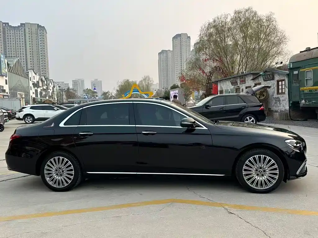 Mercedes-Benz E-Class — миниатюра 8