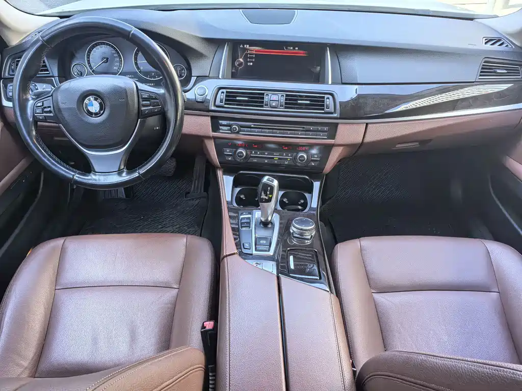 BMW 5 Series — миниатюра 16