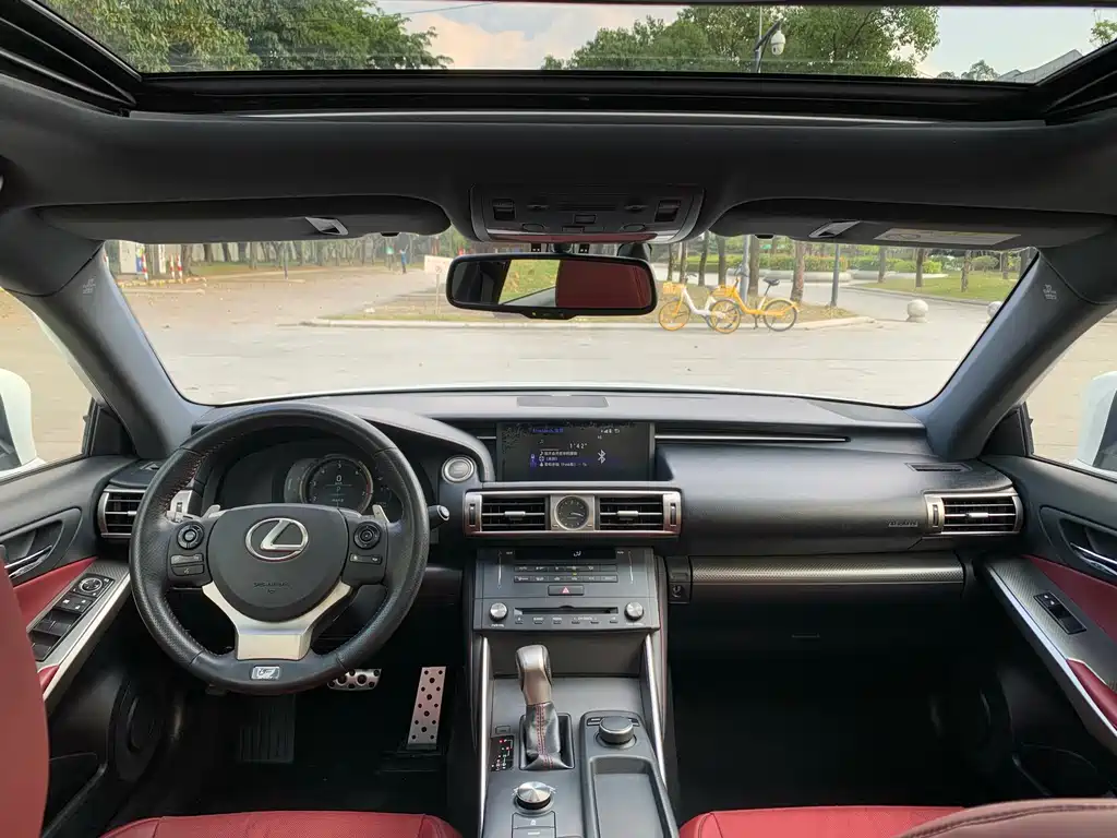 Lexus IS — миниатюра 6