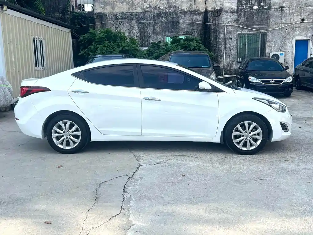 Hyundai Elantra Langdong — миниатюра 10