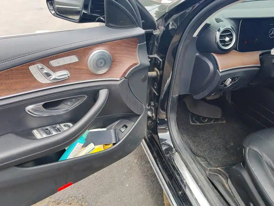 Mercedes-Benz E-Class — миниатюра 7