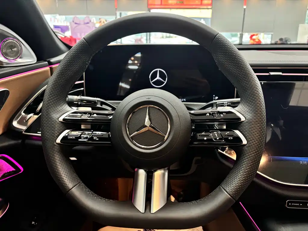 Mercedes-Benz E-Class — миниатюра 9