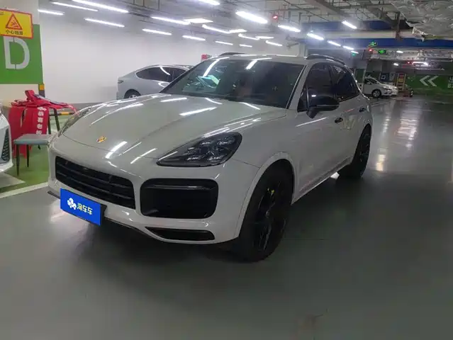 PORSCHE CAYENNE 2021