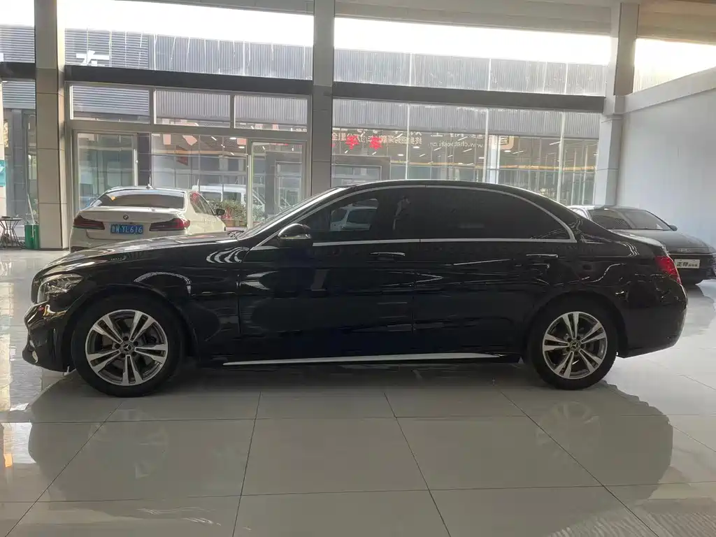 Mercedes-Benz C-Class — миниатюра 3