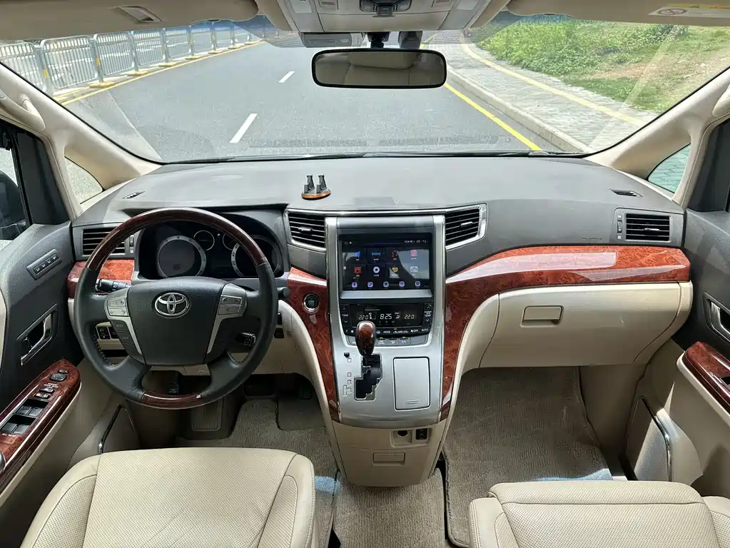 Toyota Alphard 2011 3.5L Luxury