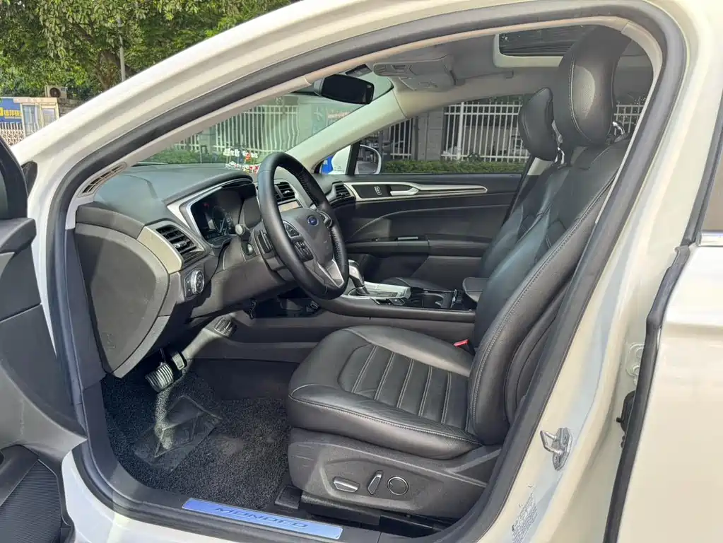 Ford Mondeo 2013 2.0L GTDi200 Luxury