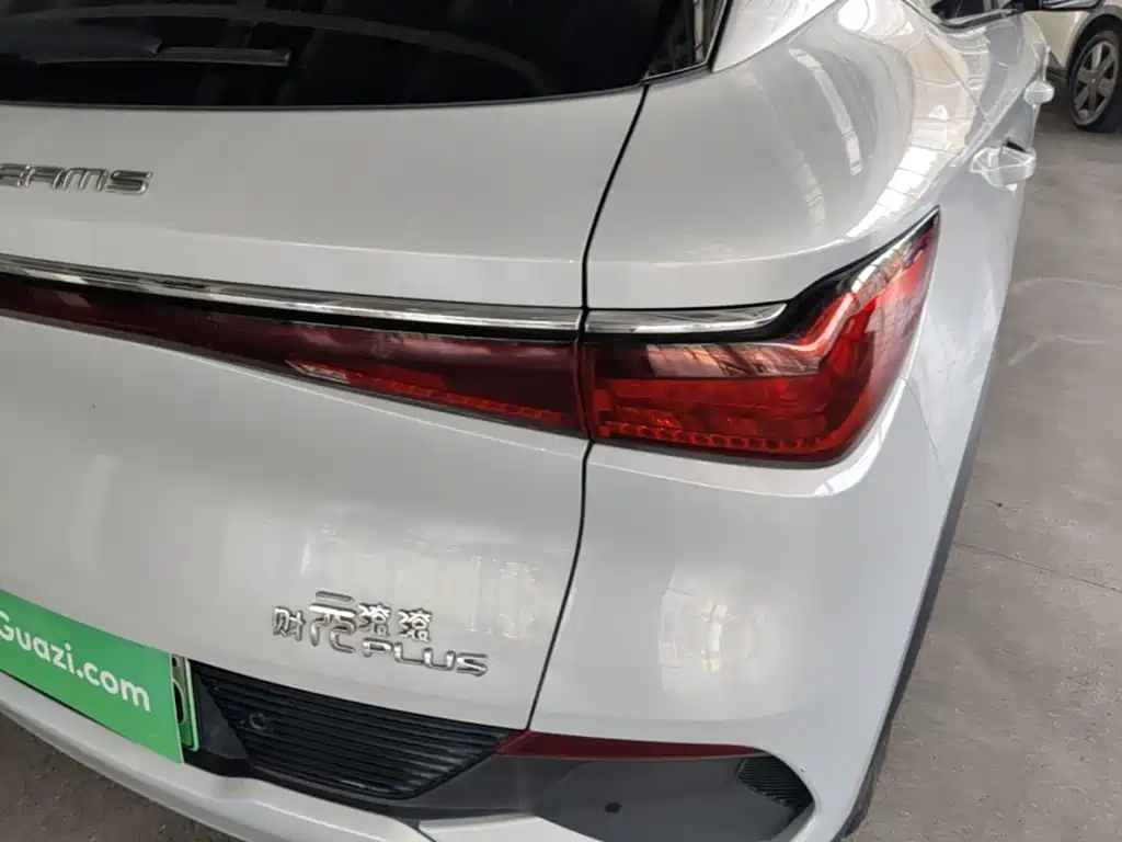 BYD Yuan Plus — миниатюра 8