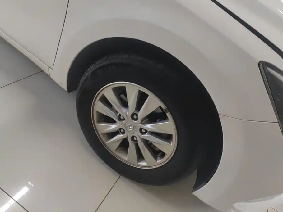 Hyundai Elantra — миниатюра 6