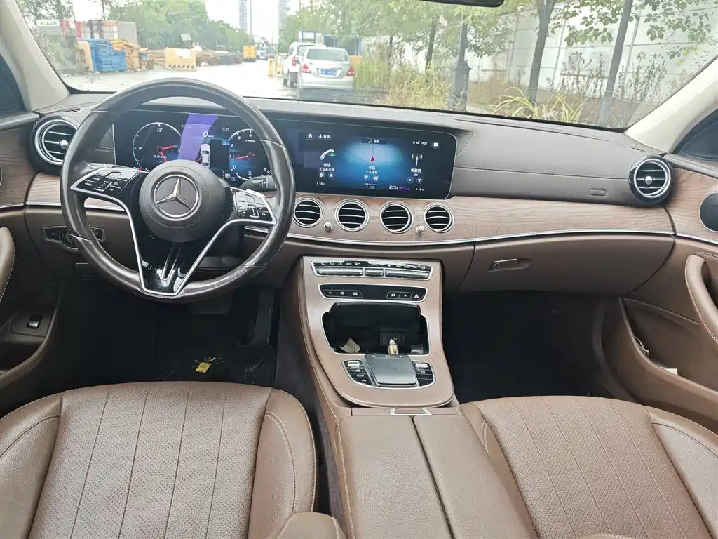Mercedes-Benz E-Class — миниатюра 7