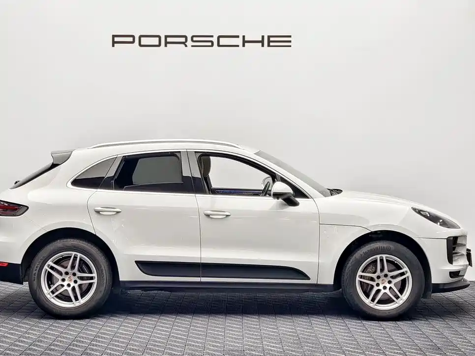 Porsche Macan — миниатюра 6